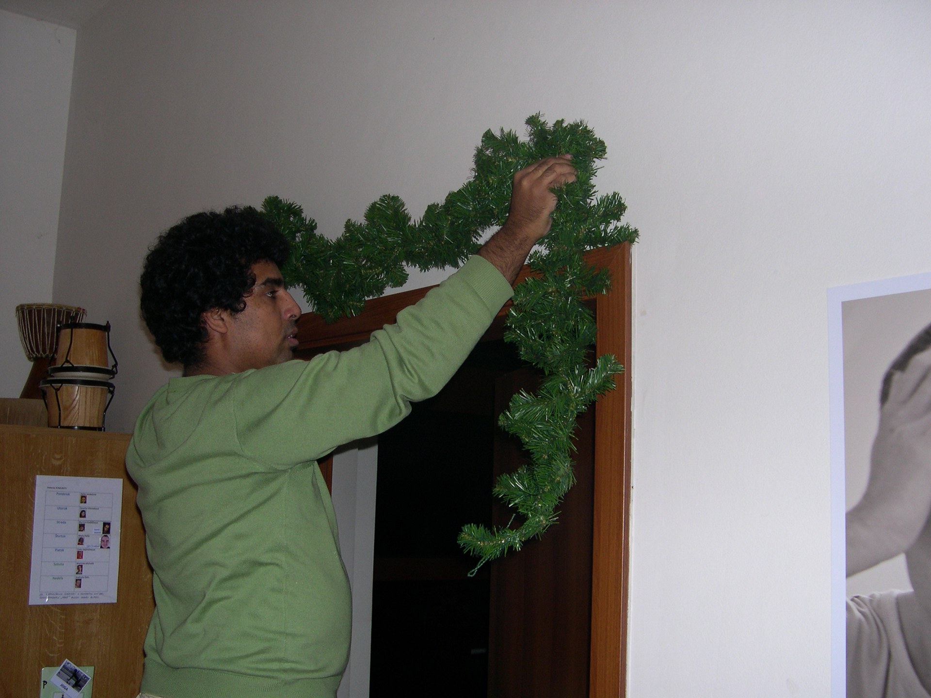 Zdobenie vianočného stromčeka v Drahuškove